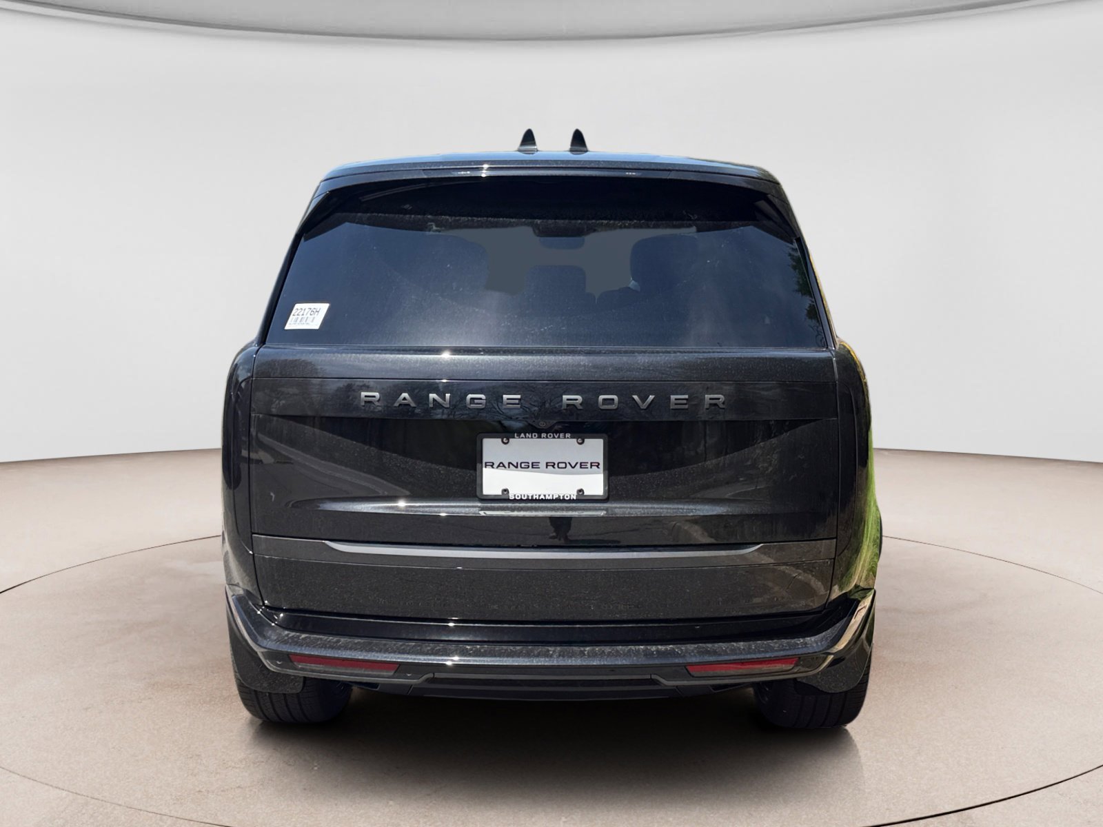 New 2026 Land Rover Range Rover Long Wheelbase SE AWD/4WD image 4