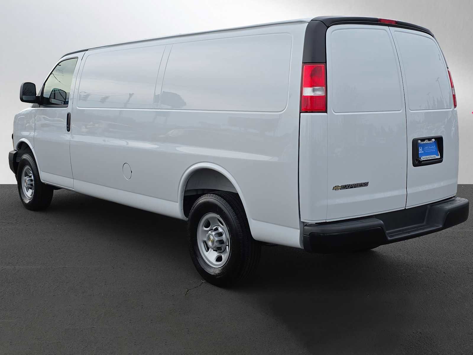 Used 2025 Chevrolet Express 2500 Extended w/ Driver Convenience Package RWD image 5