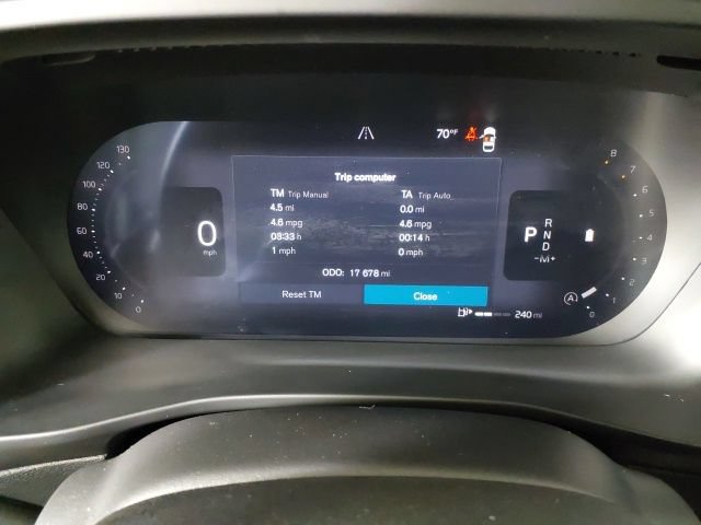 Used 2025 Volvo XC40 B5 Plus AWD/4WD image 33