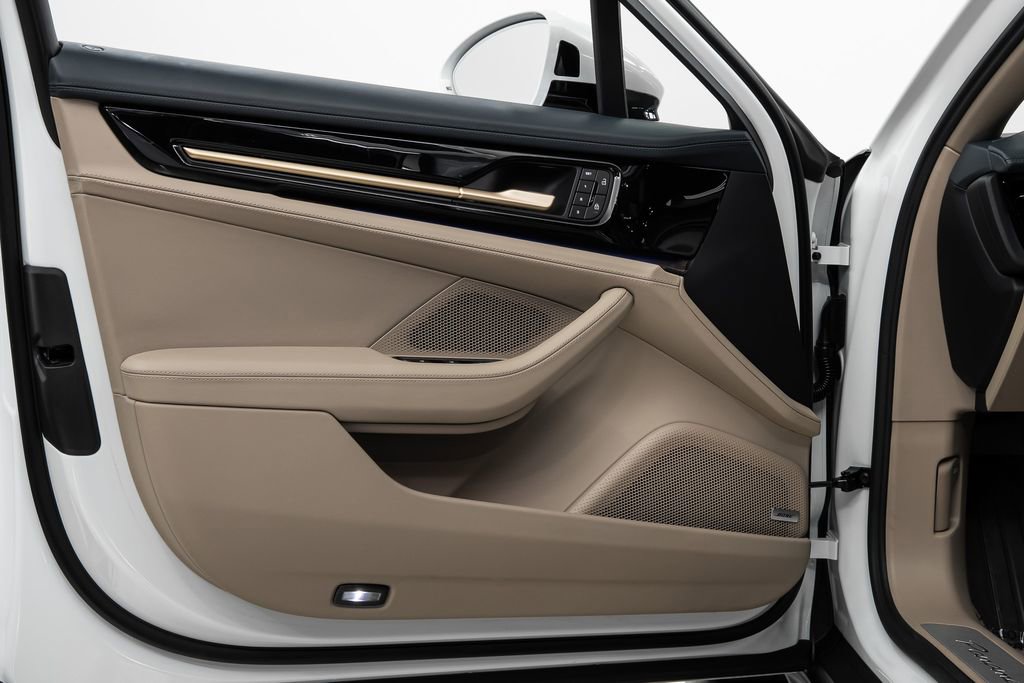 Used 2024 Porsche Panamera 4 image 22