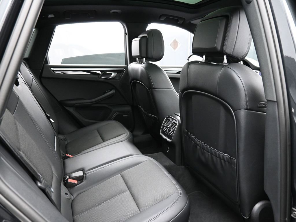 Certified 2025 Porsche Macan image 27