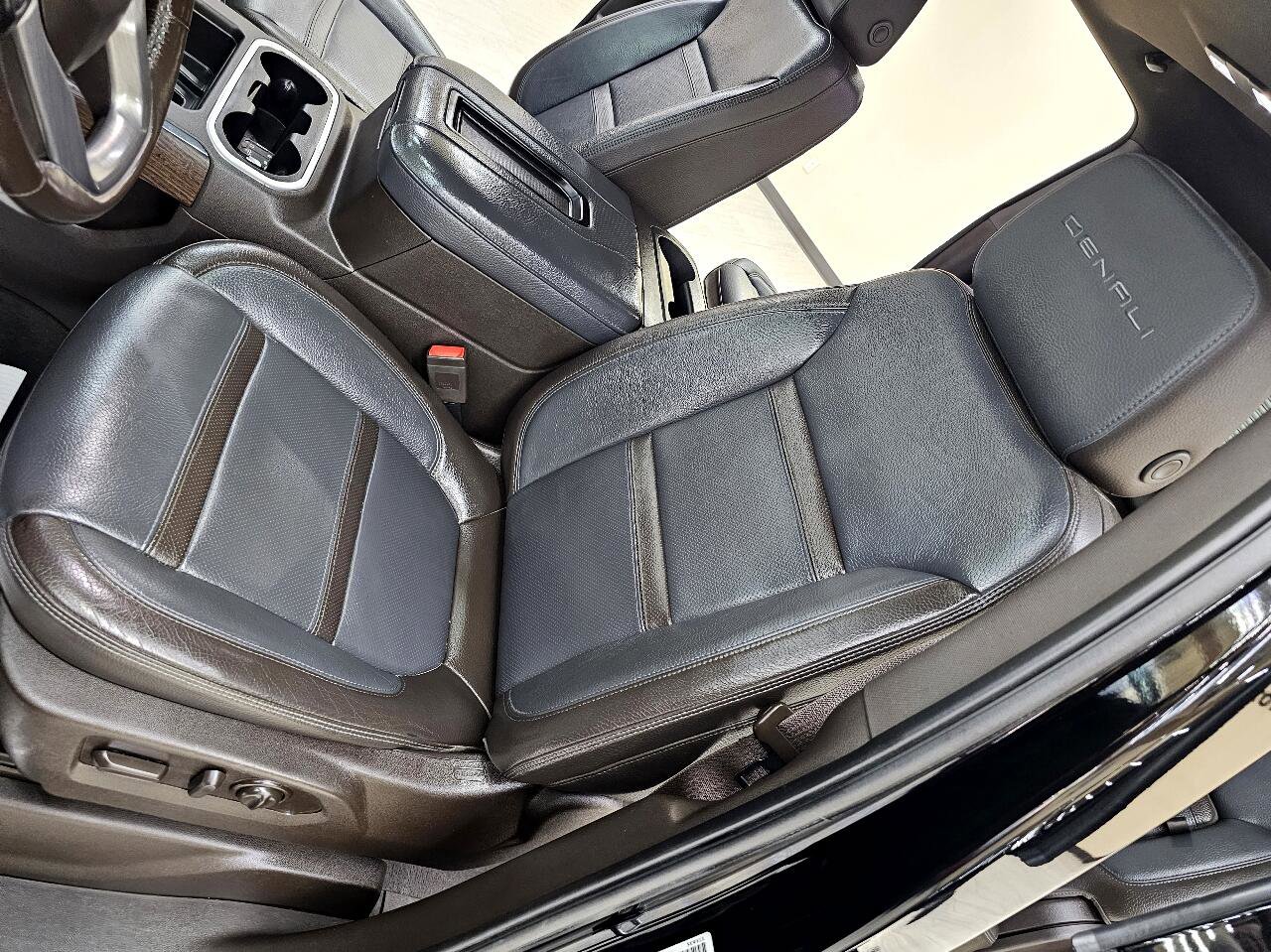 Used 2022 GMC Sierra 1500 Denali w/ Denali Premium Package image 18