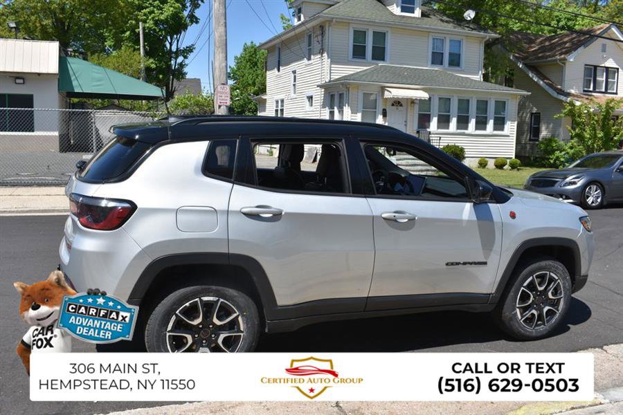 Used 2025 Jeep Compass Trailhawk AWD/4WD image 5