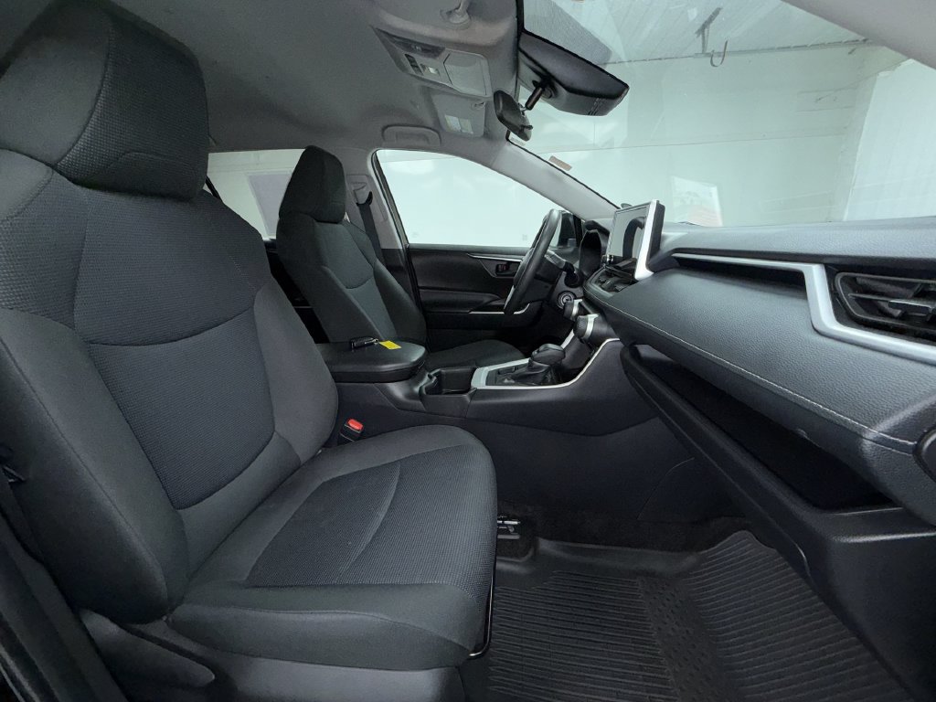Certified 2024 Toyota RAV4 LE AWD/4WD image 19