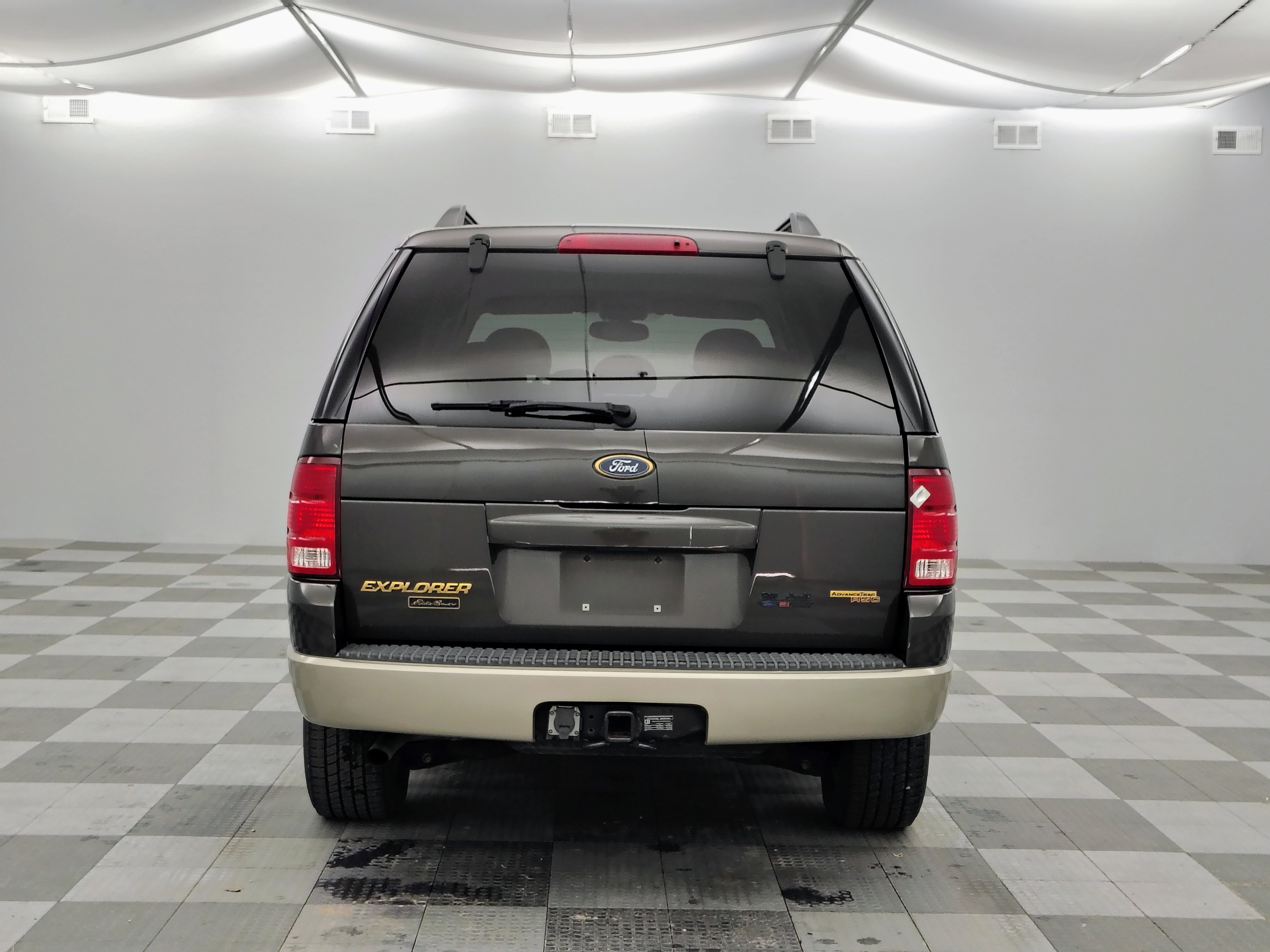 Used 2005 Ford Explorer Eddie Bauer image 4