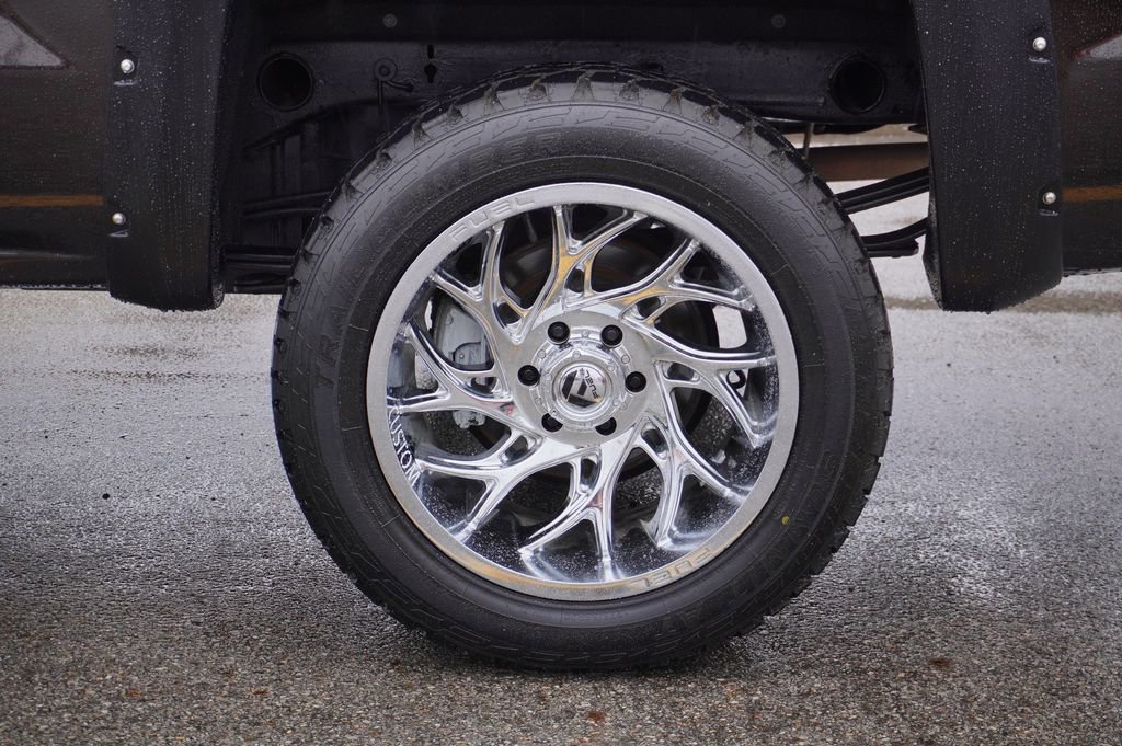 Used 2018 Chevrolet Silverado 1500 LT w/ All Star Edition image 11