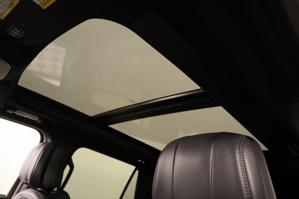 New 2025 Lincoln Navigator Reserve w/ Jet Appearance Package image 16