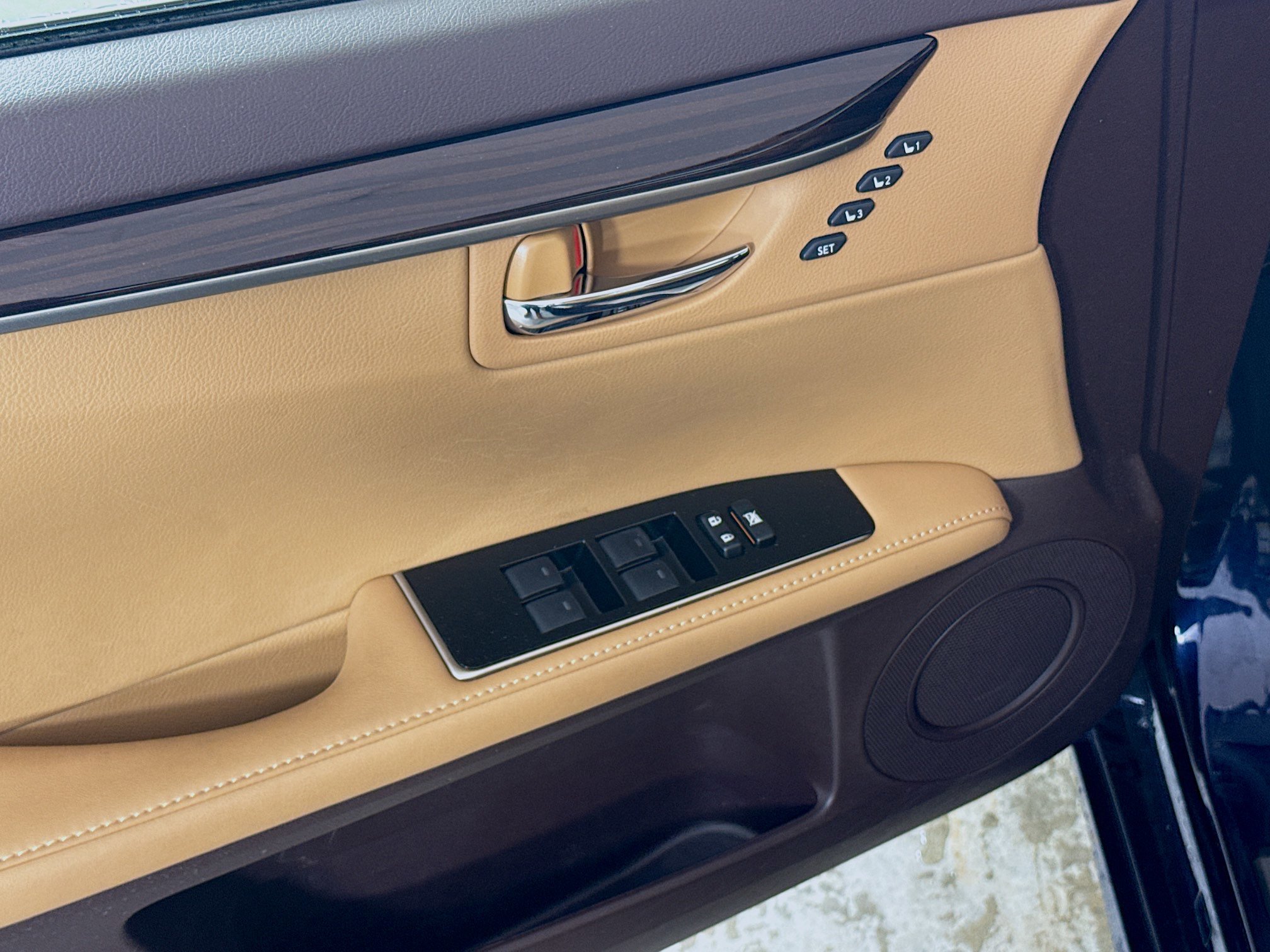 Used 2016 Lexus ES 350 w/ Luxury Package w/Wood Trim FWD image 20