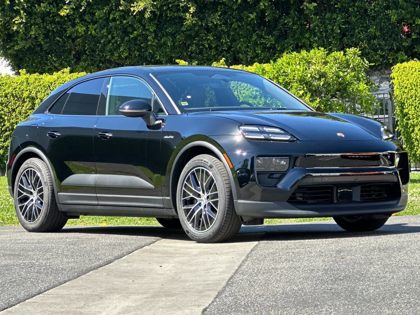 New 2026 Porsche Macan Electric RWD image 10
