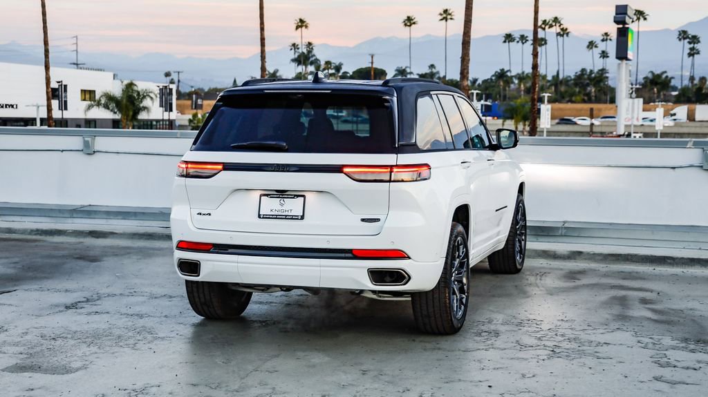 New 2025 Jeep Grand Cherokee Summit image 9