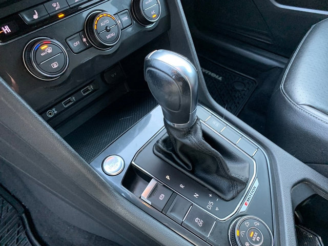 Used 2018 Volkswagen Tiguan SE w/ 18" Alloy Wheels Package image 28