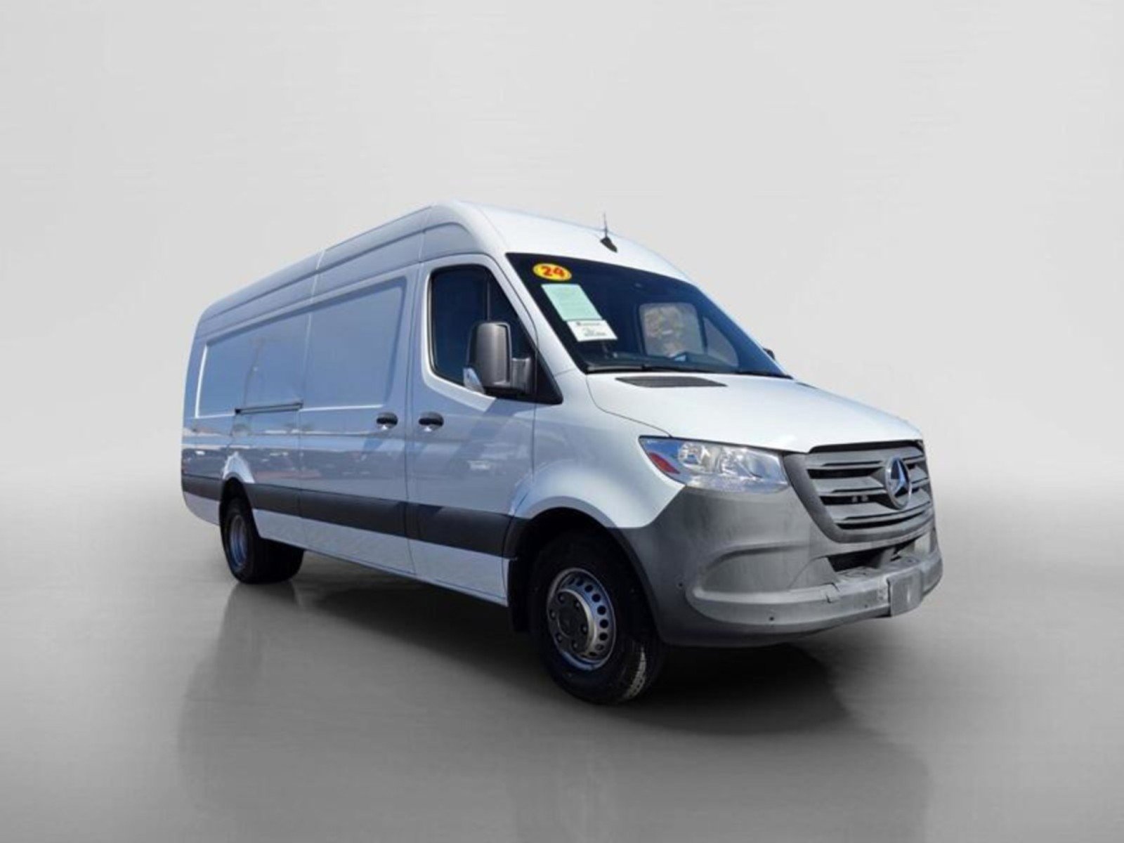 Used 2024 Mercedes-Benz Sprinter 4500 image 7
