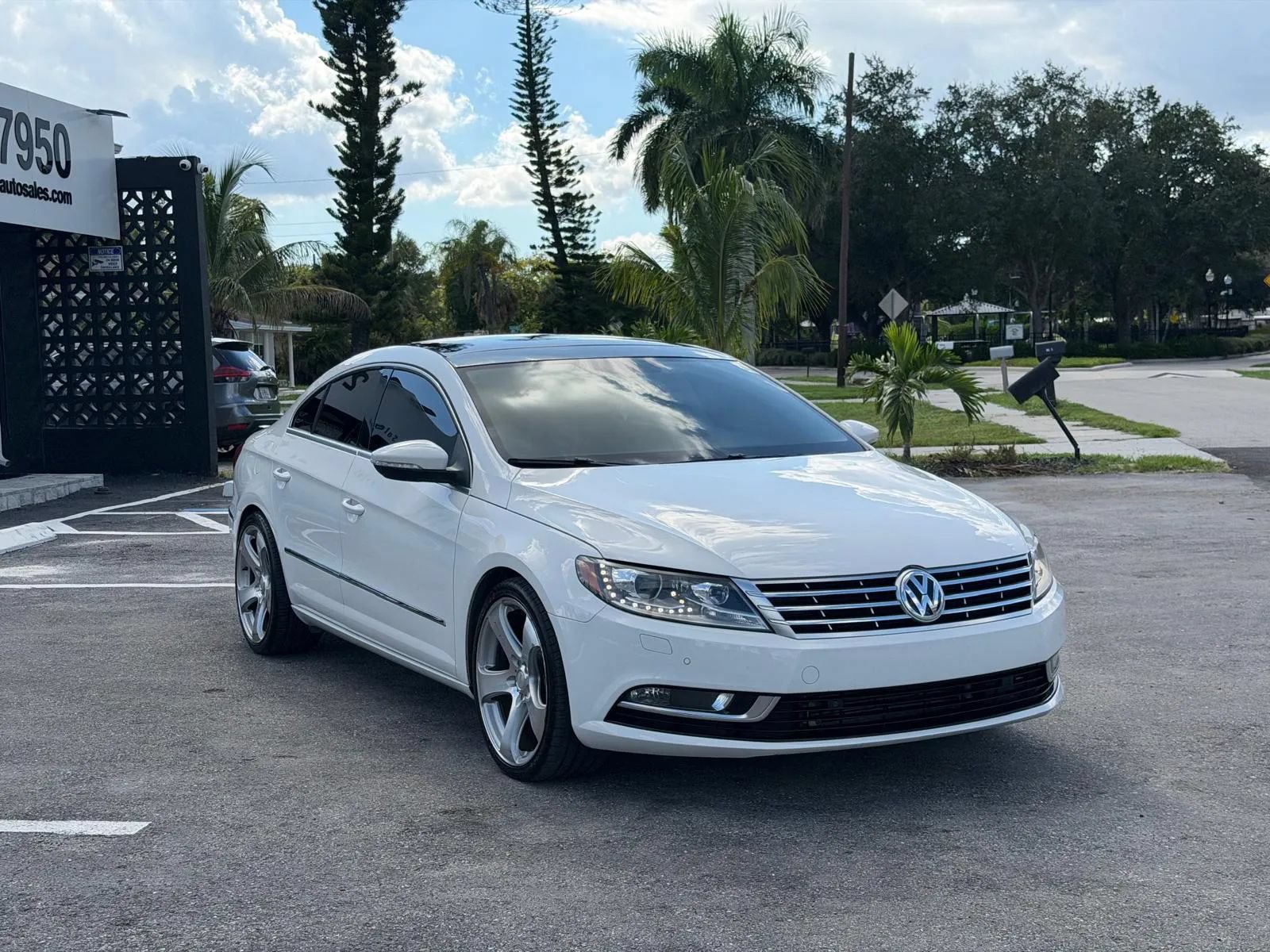 Used 2013 Volkswagen CC Executive AWD/4WD image 3