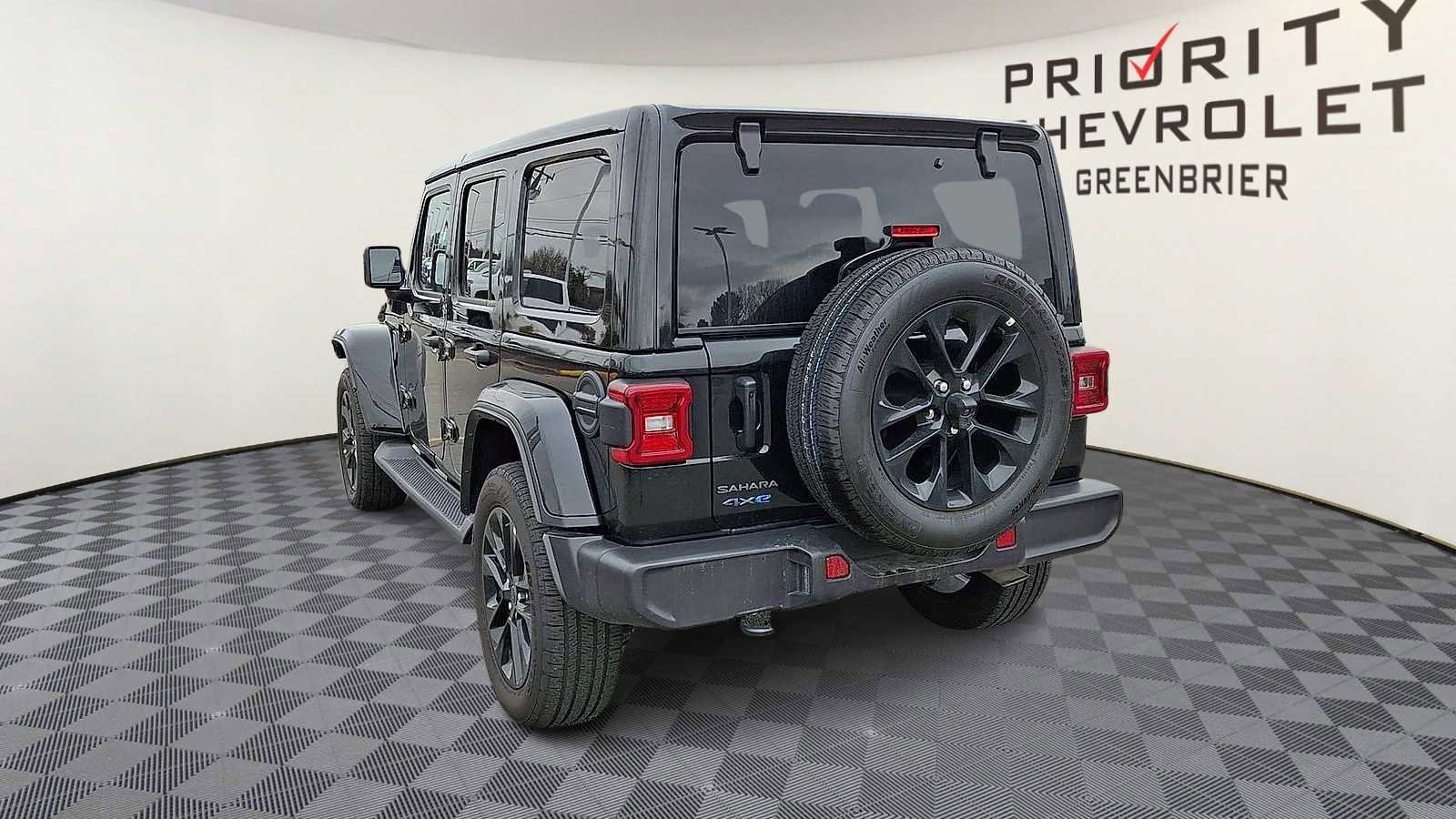 Used 2025 Jeep Wrangler Sahara image 7