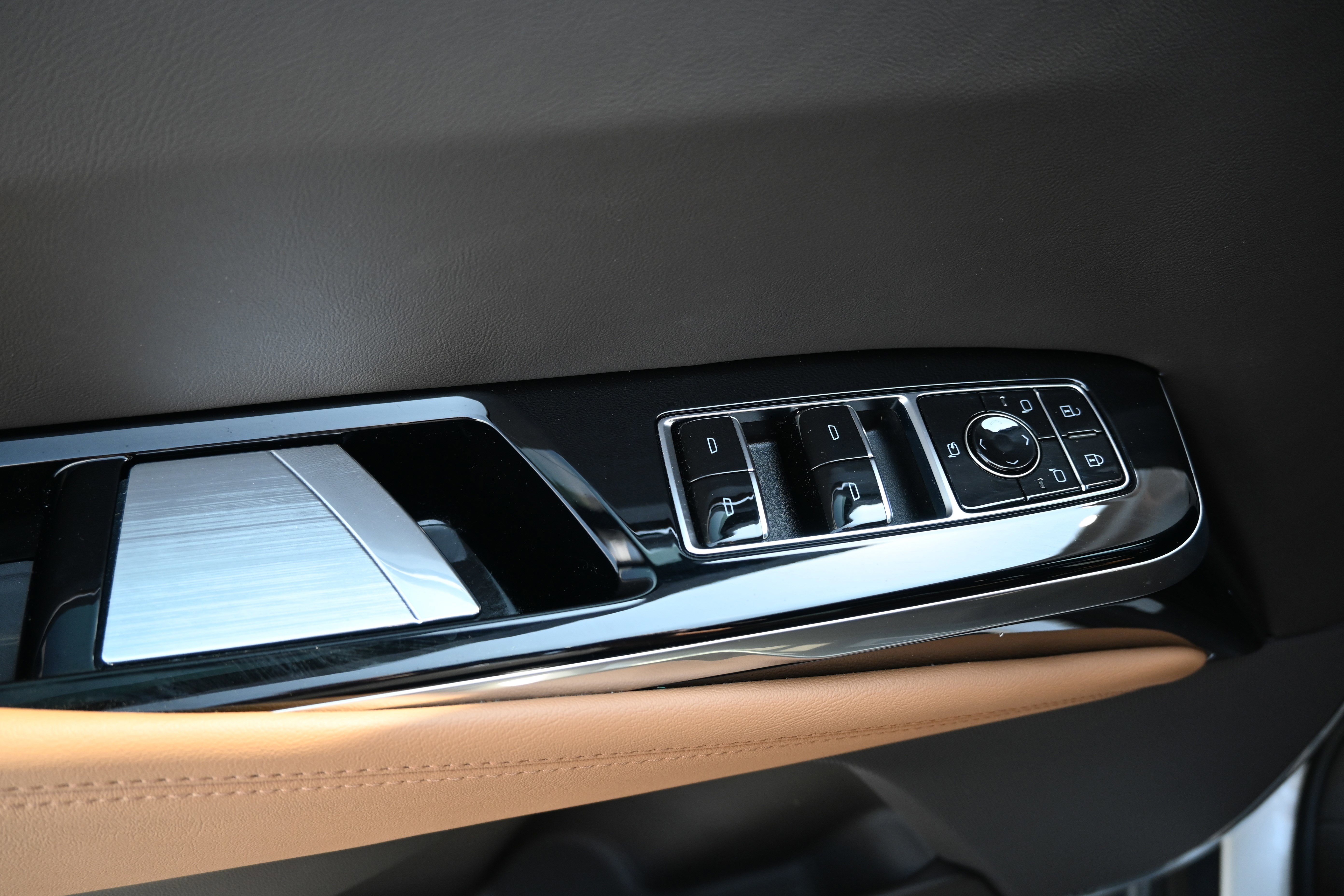 Used 2025 Cadillac Escalade Premium Luxury w/ Touring Package image 33