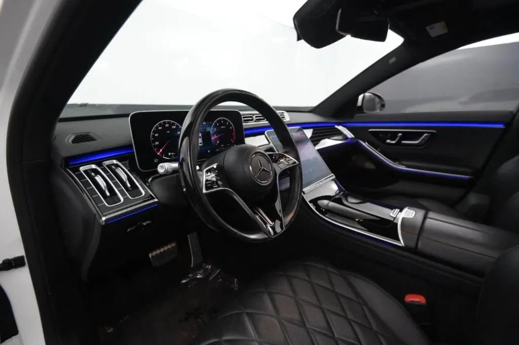 Used 2022 Mercedes-Benz S 580 4MATIC Sedan w/ AMG Line Package image 35