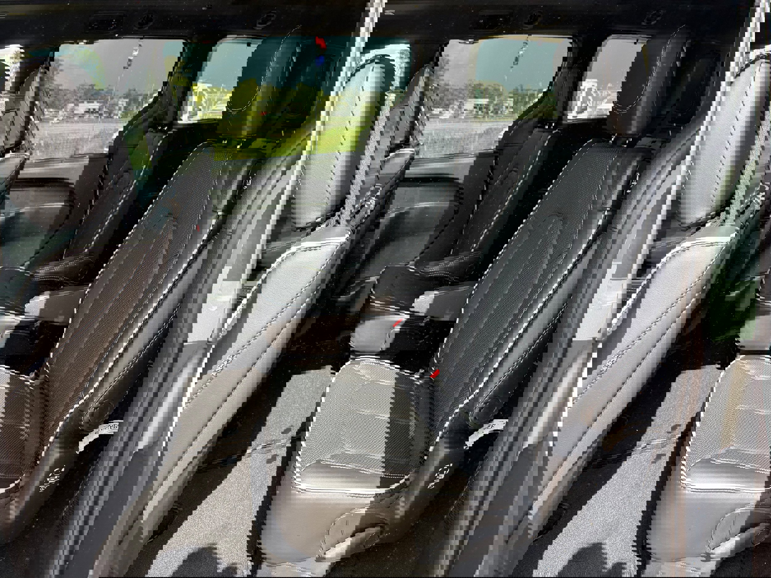 New 2026 Chrysler Pacifica Limited w/ Uconnect Theater Family Group image 11