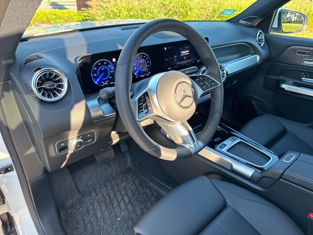 Certified 2025 Mercedes-Benz EQB 300 4MATIC image 18