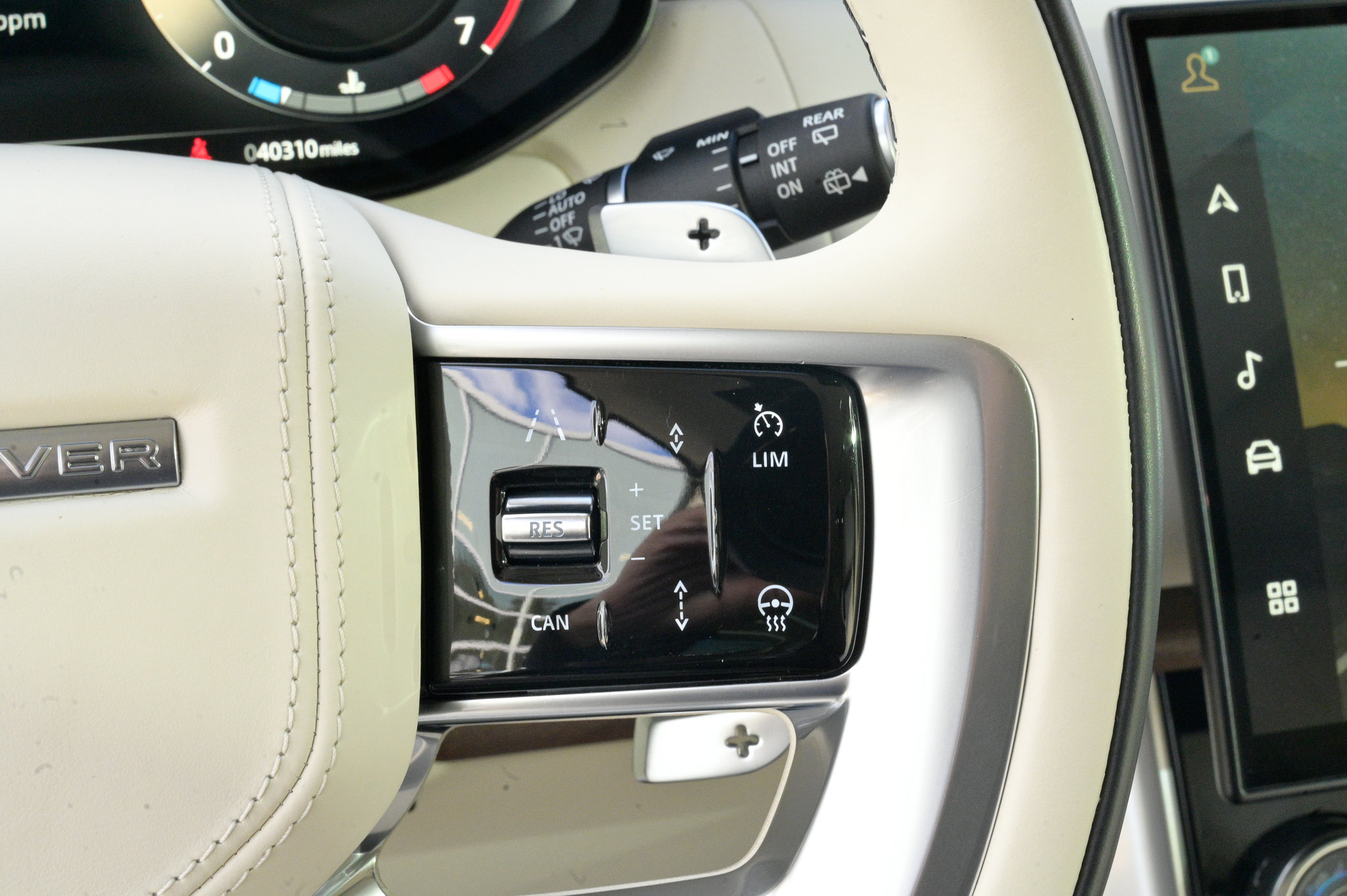 Used 2023 Land Rover Range Rover Autobiography image 23