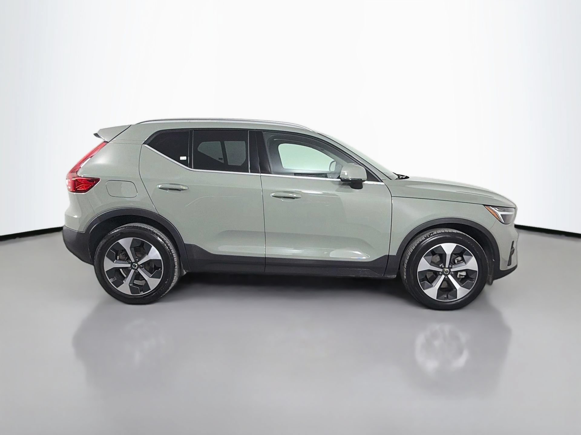 Certified 2024 Volvo XC40 B5 Core w/ Protection Package Premier AWD/4WD image 5