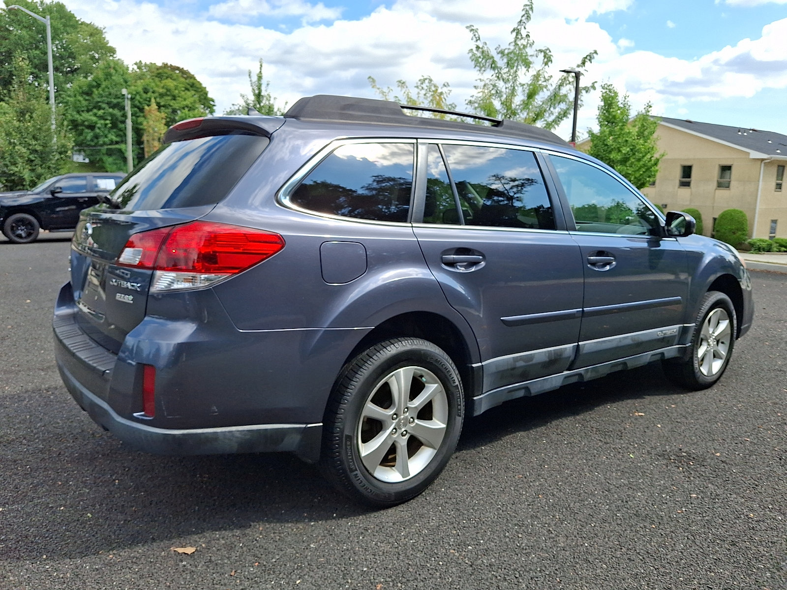 Used 2014 Subaru Outback 2.5i Limited w/ Moonroof Package AWD/4WD image 6