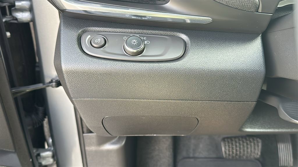 Used 2025 Buick Envista Preferred image 20