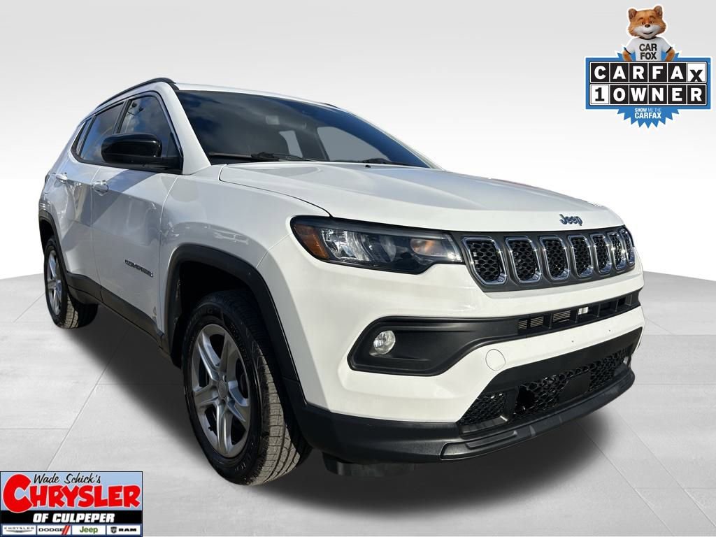 Used 2023 Jeep Compass Latitude image 1