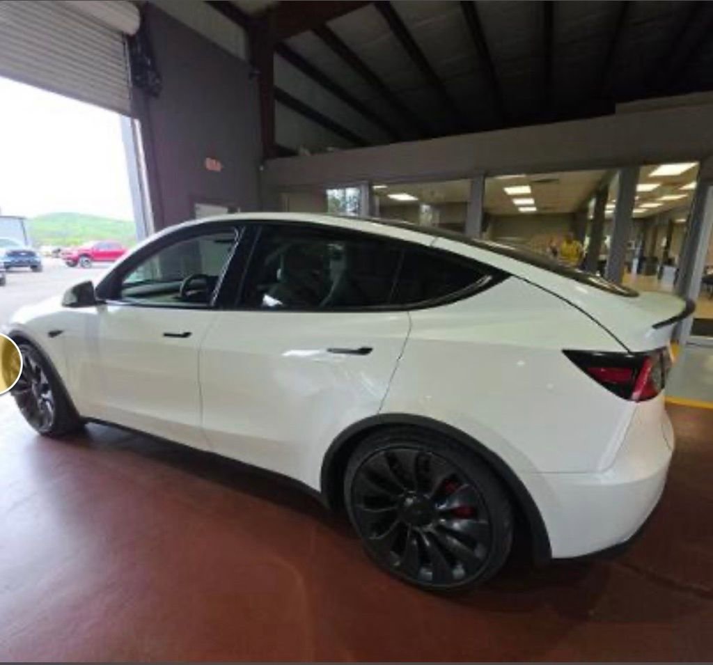 Used 2022 Tesla Model Y Performance AWD/4WD image 7