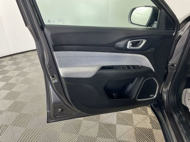 Used 2022 Jeep Compass Latitude w/ Sun and Sound Group AWD/4WD image 17