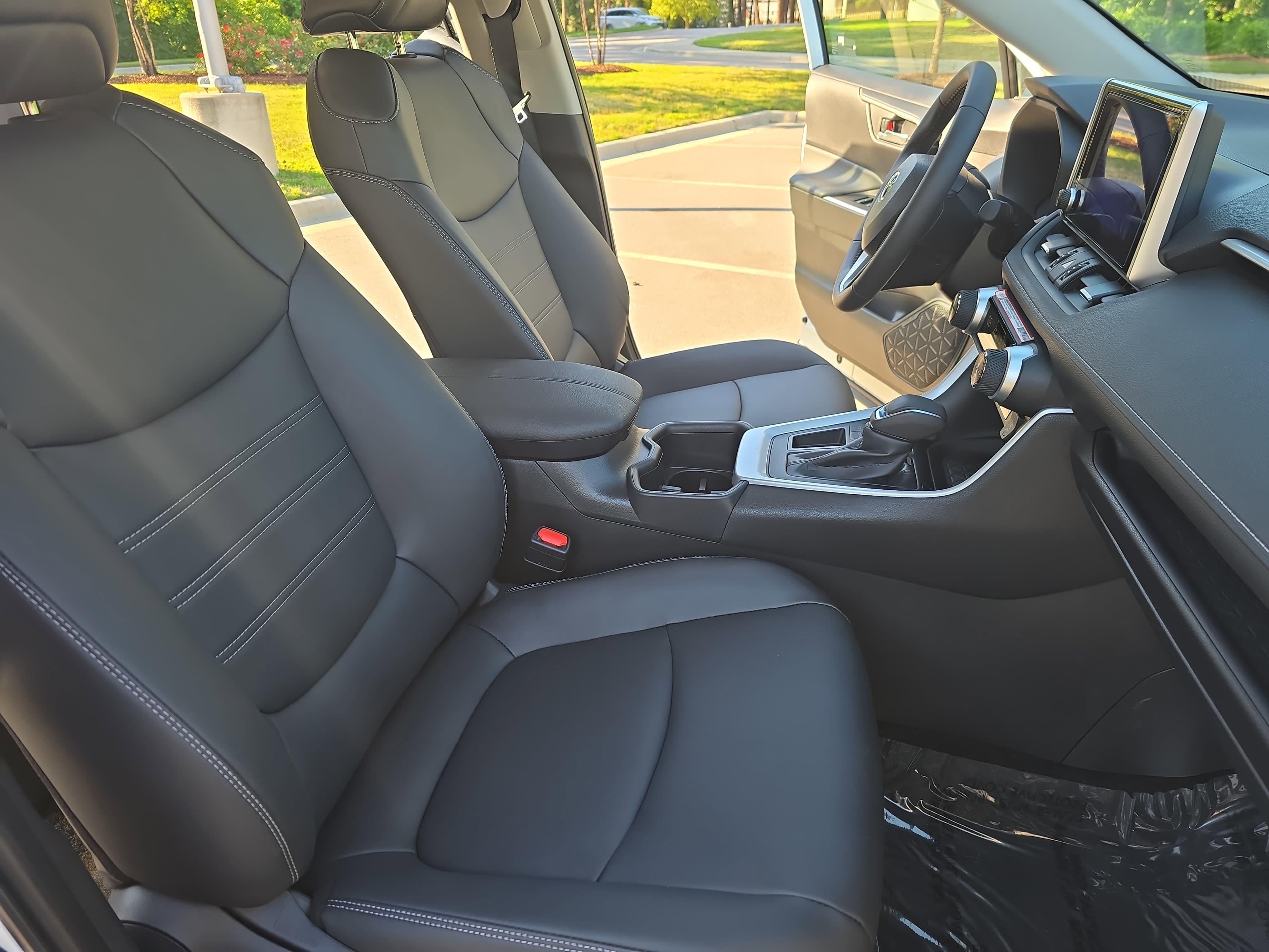 Used 2025 Toyota RAV4 XLE Premium FWD image 10