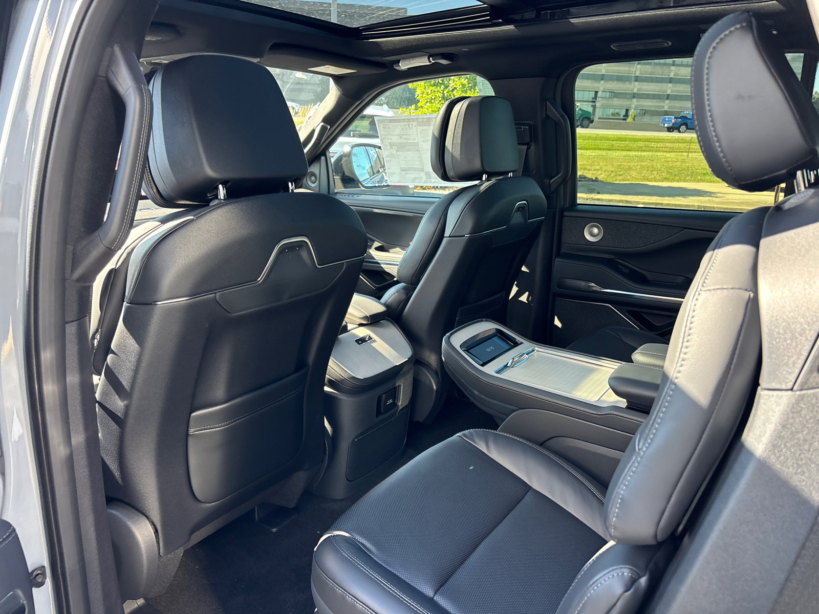 New 2025 Lincoln Navigator Reserve w/ Jet Appearance Package image 28