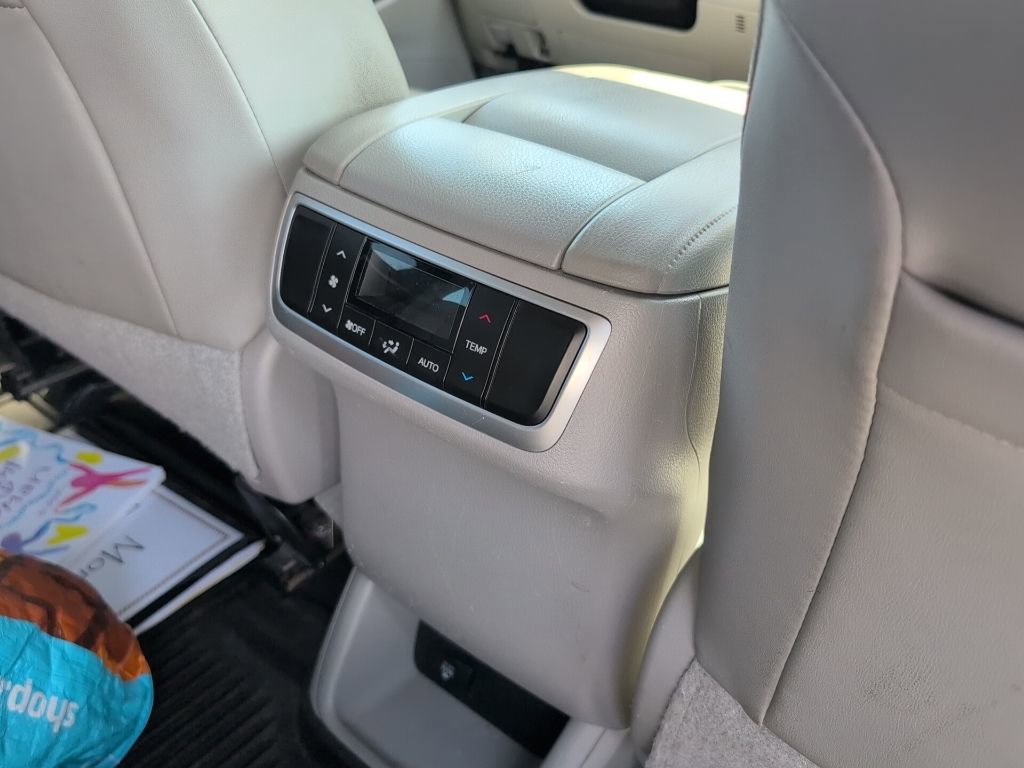 Used 2015 Toyota Highlander XLE image 11