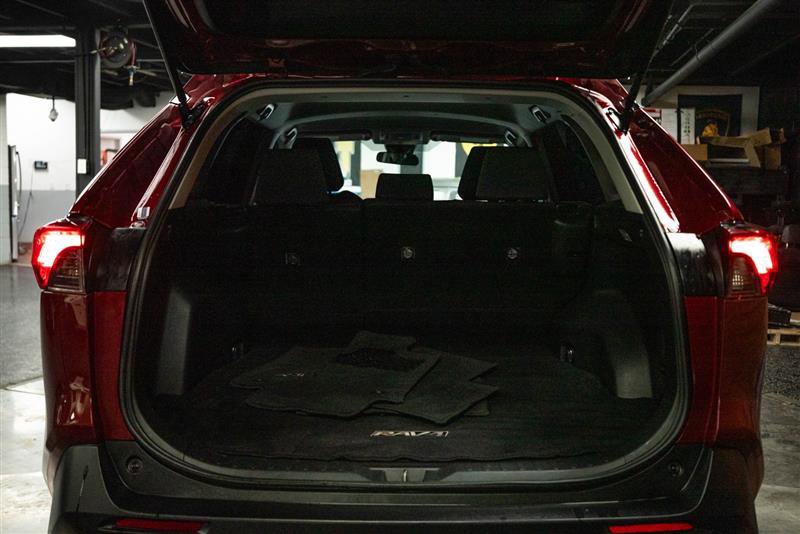 Used 2021 Toyota RAV4 XLE w/ Carpet Mat Package (TMS) image 7