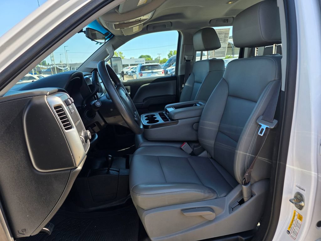 Used 2017 Chevrolet Silverado 1500 W/T w/ Trailering Package AWD/4WD image 4