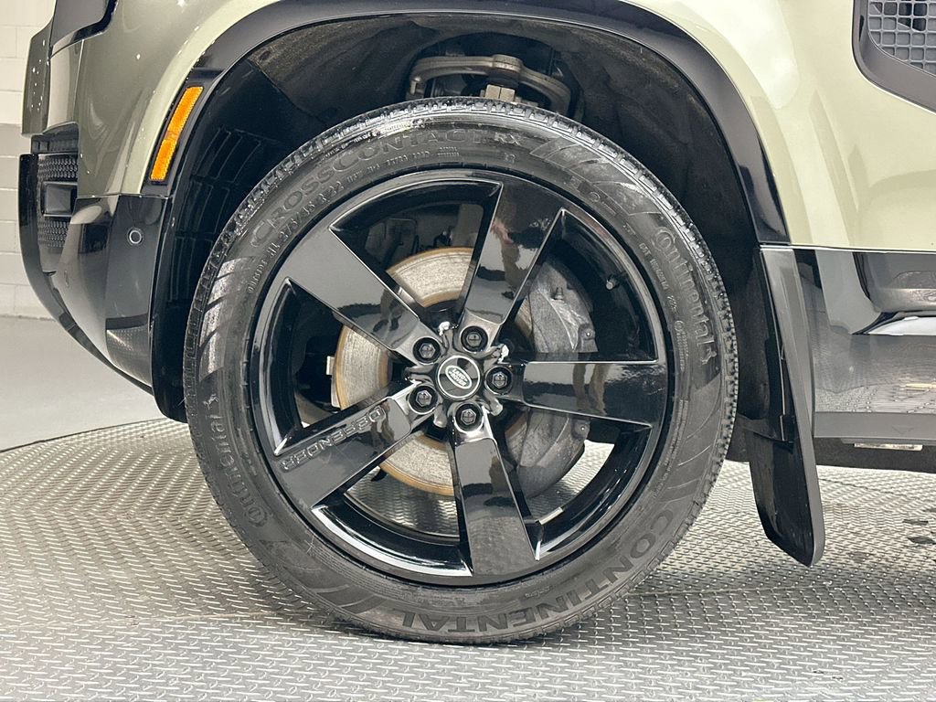 Used 2024 Land Rover Defender 110 X-Dynamic SE image 17