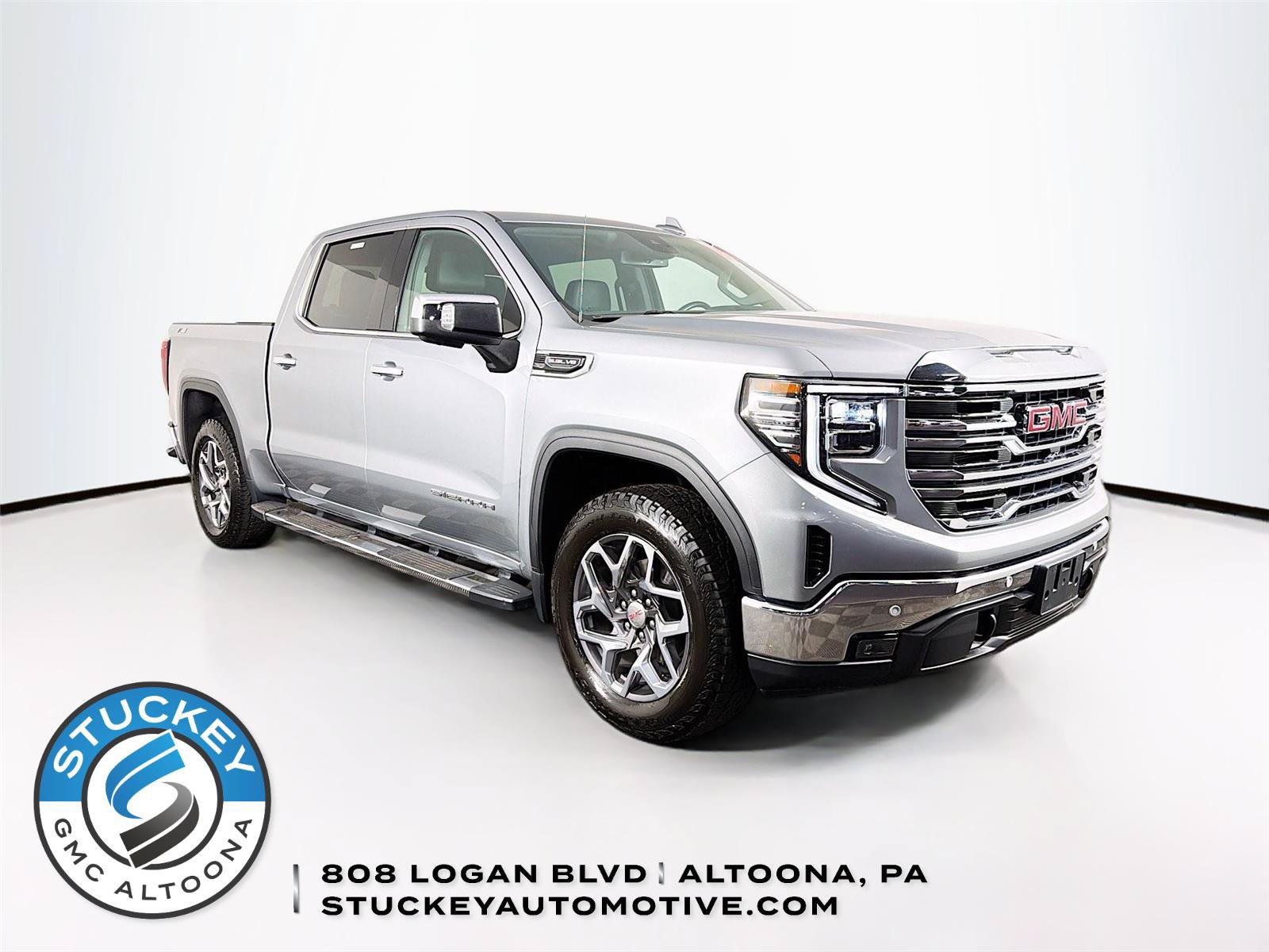 Used 2024 GMC Sierra 1500 SLT w/ SLT Premium Plus Package AWD/4WD image 1