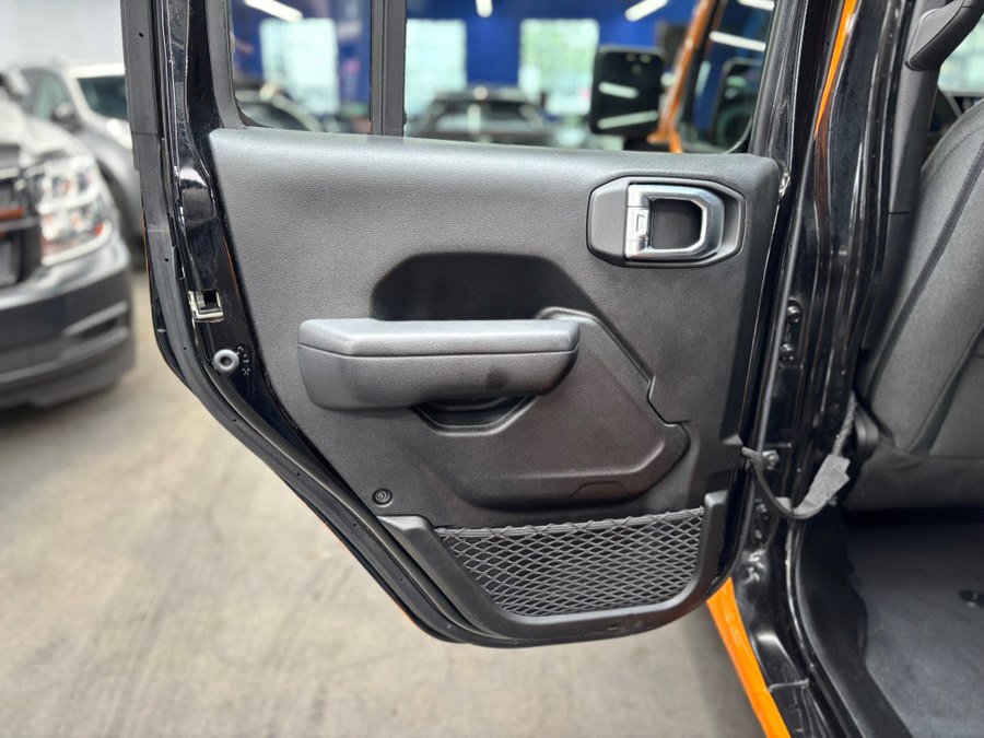 Used 2024 Jeep Wrangler Unlimited w/ Convenience Group AWD/4WD image 12