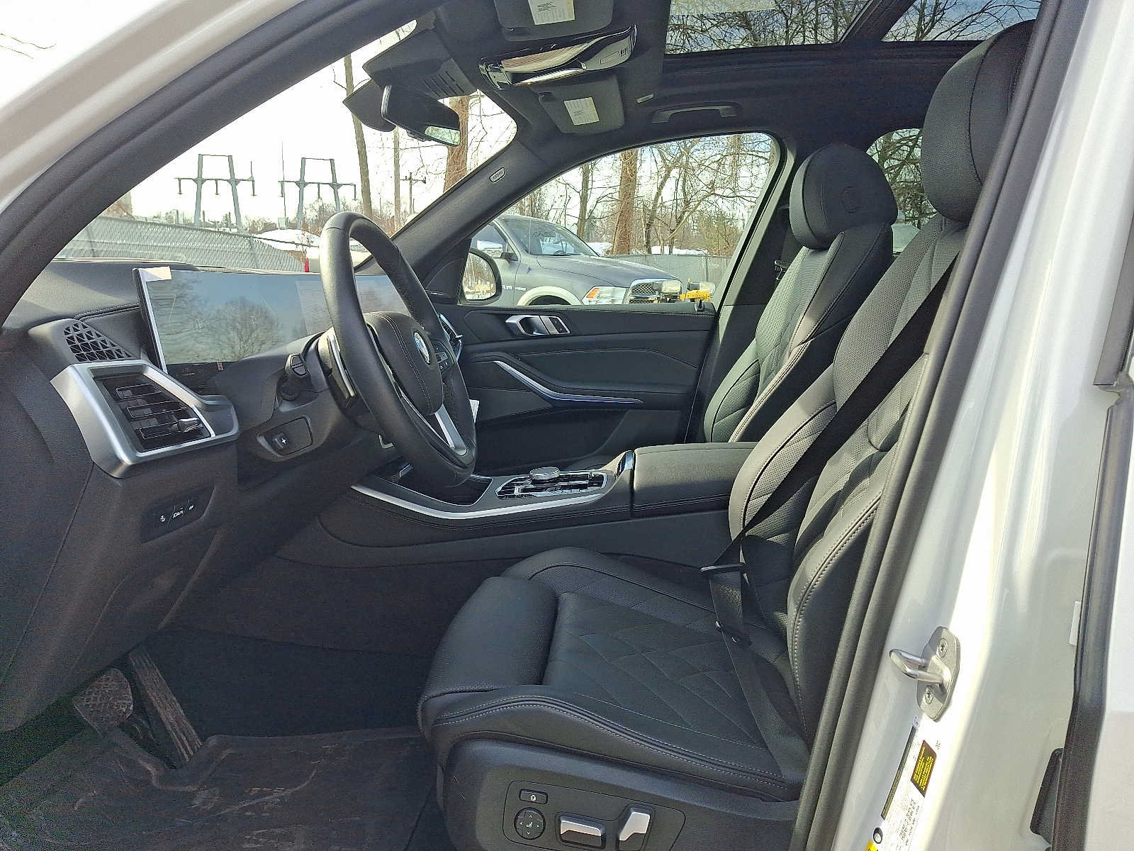 Used 2025 BMW X5 xDrive50e w/ Premium Package AWD/4WD image 13
