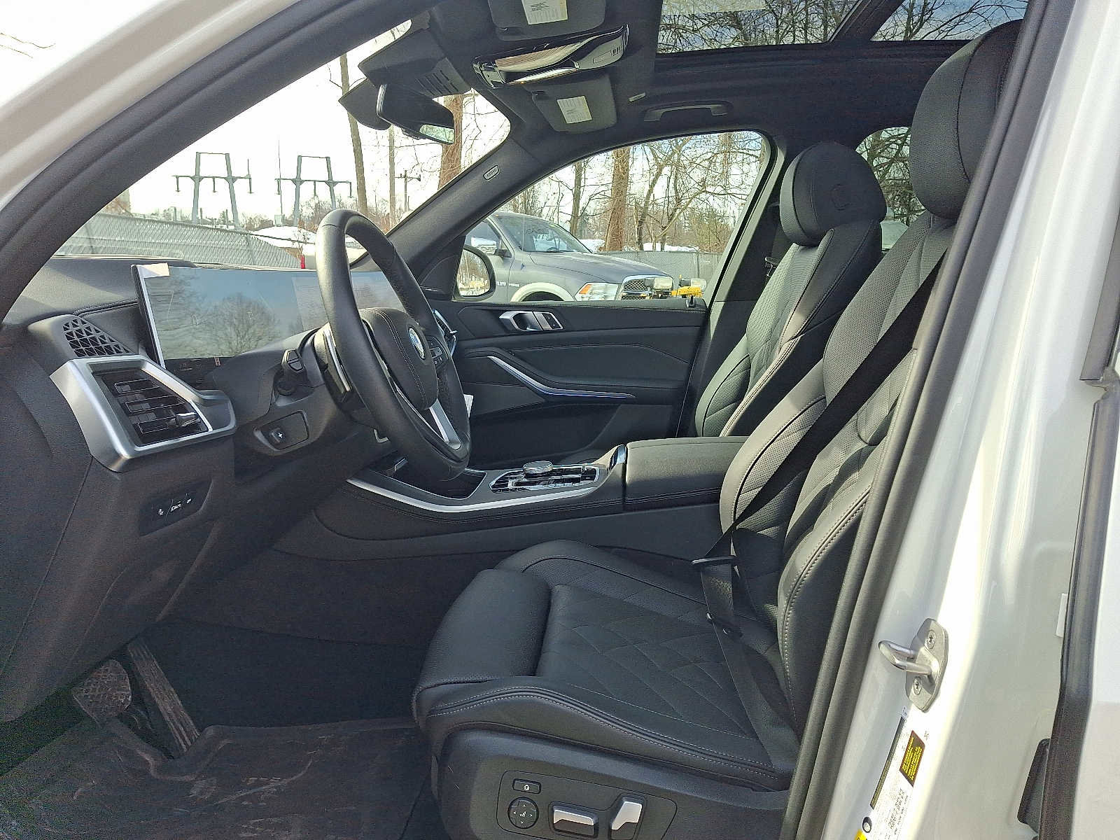 Used 2025 BMW X5 xDrive50e w/ Premium Package image 13