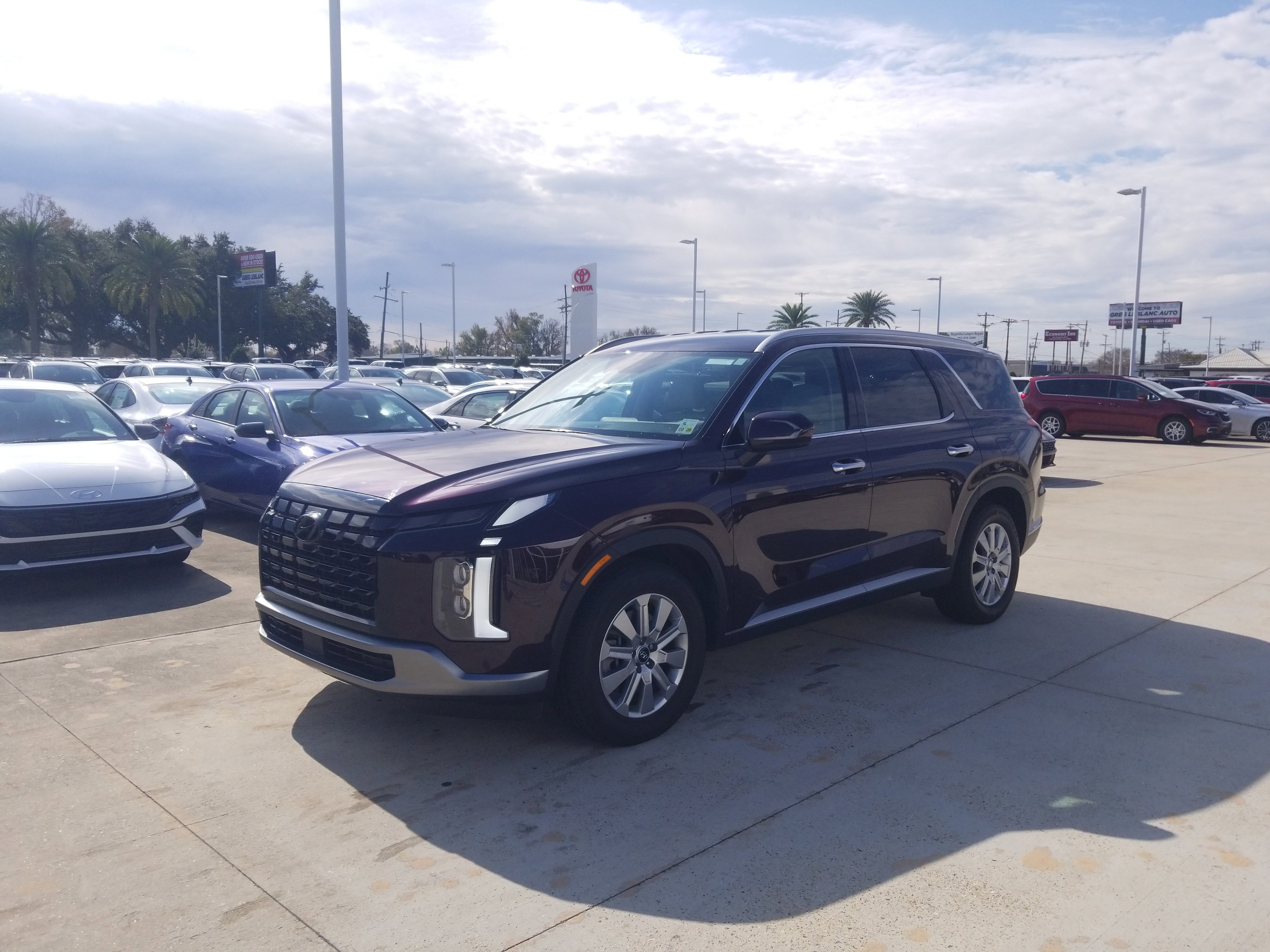Used 2024 Hyundai Palisade SEL FWD image 3