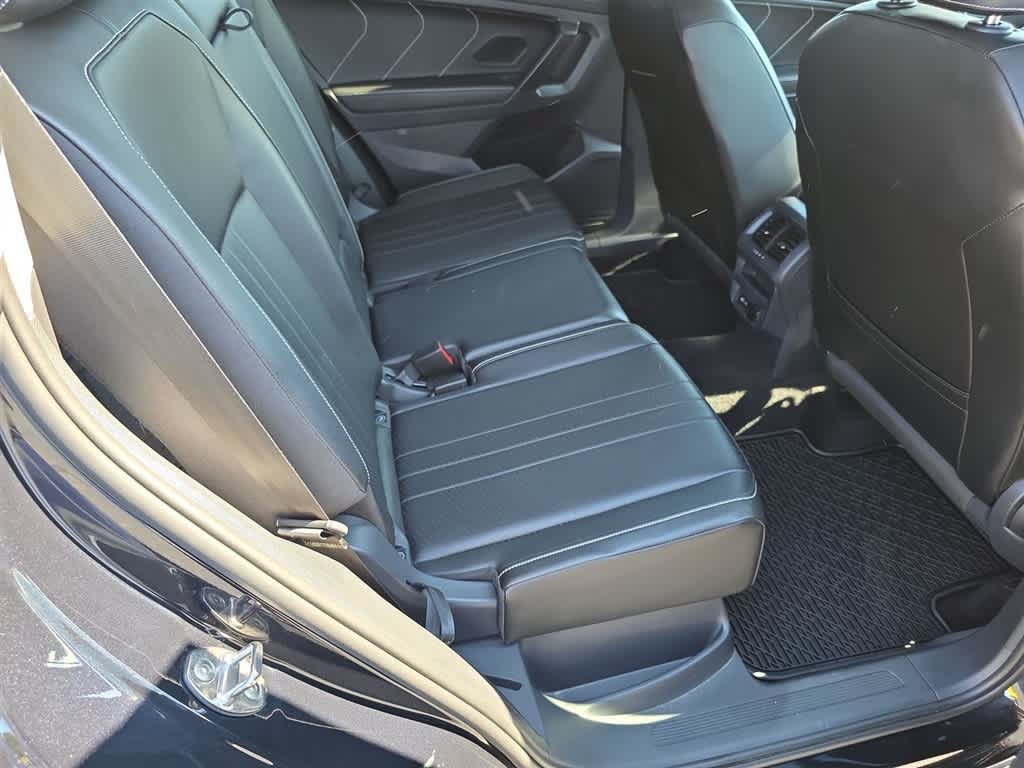 Used 2022 Volkswagen Tiguan SE AWD/4WD image 12