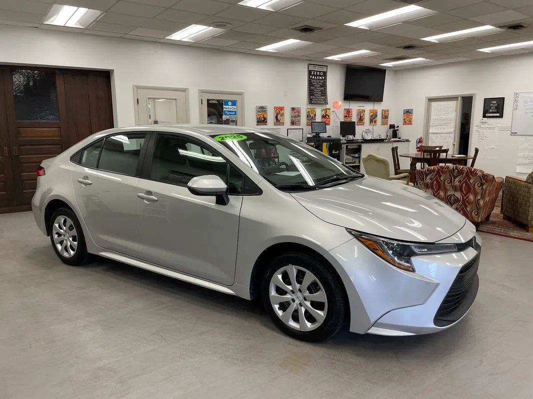 Used 2025 Toyota Corolla LE FWD image 37