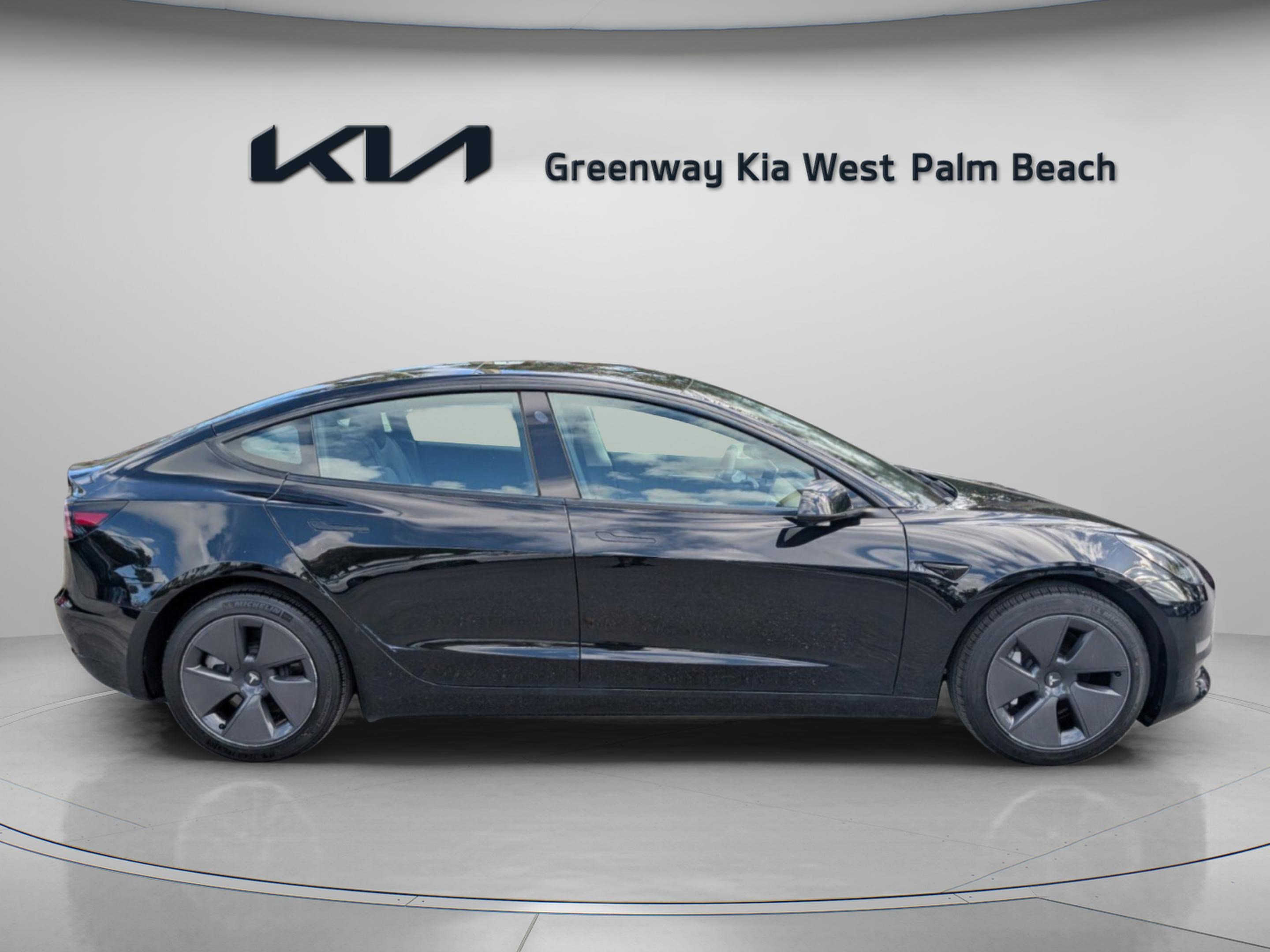 Used 2023 Tesla Model 3 Standard Range image 8