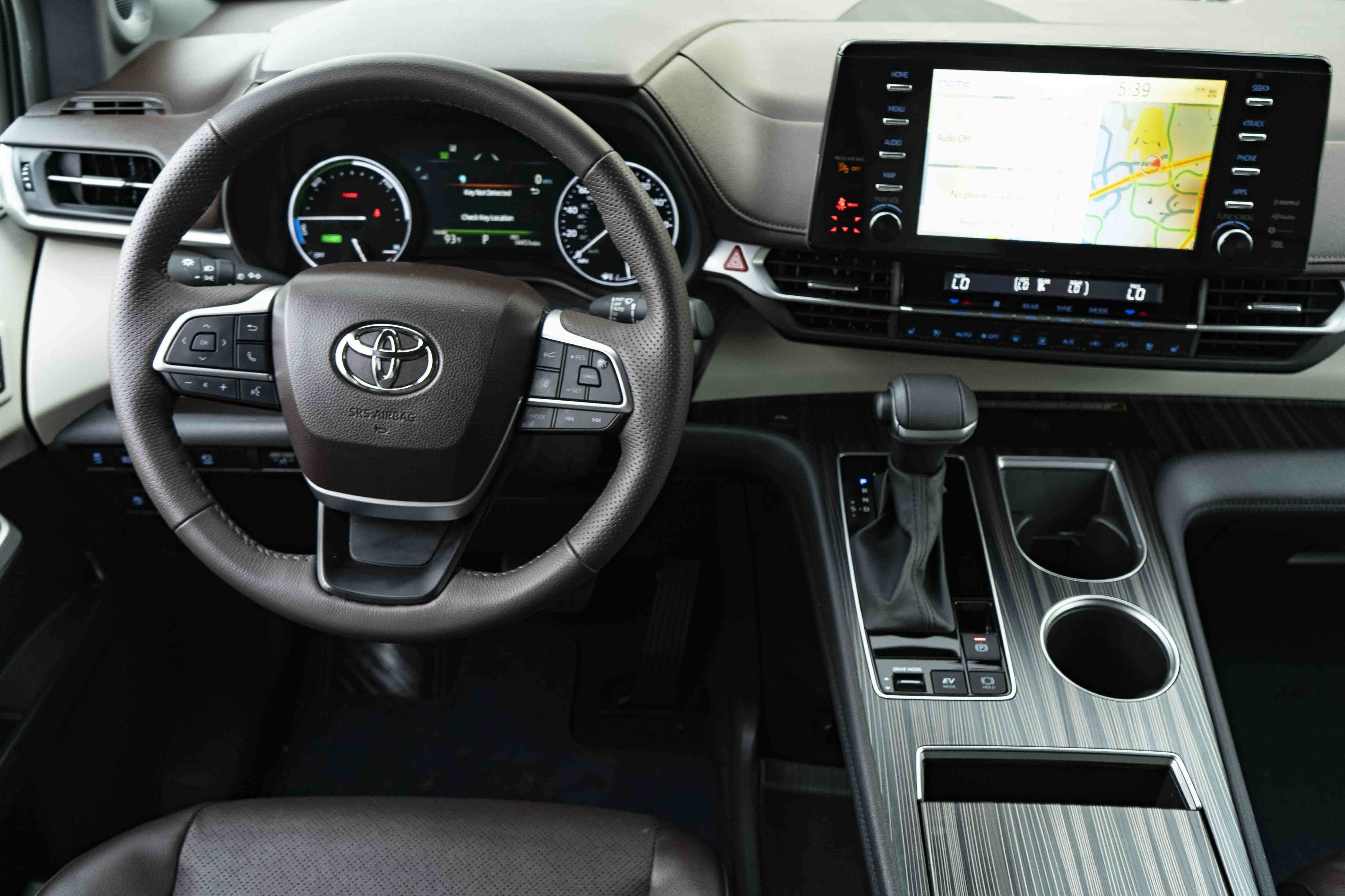 Used 2024 Toyota Sienna Platinum FWD image 22