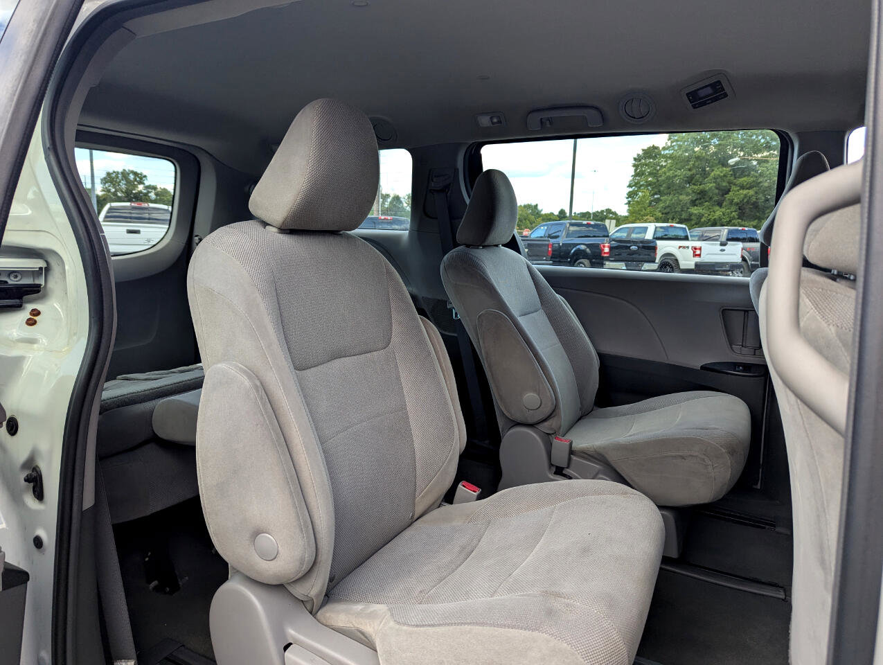 Used 2018 Toyota Sienna L image 22