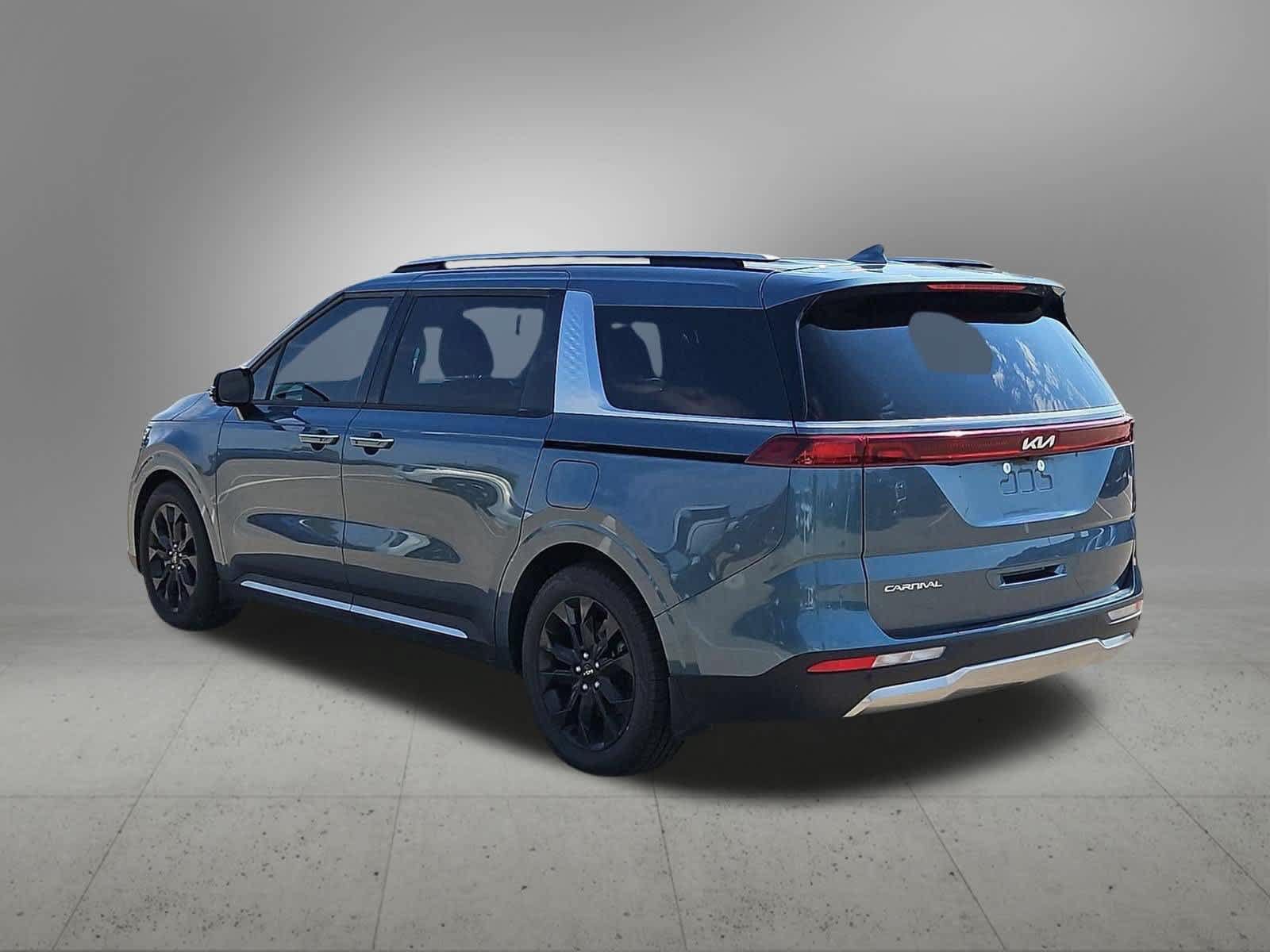 Used 2023 Kia Carnival SX FWD image 4