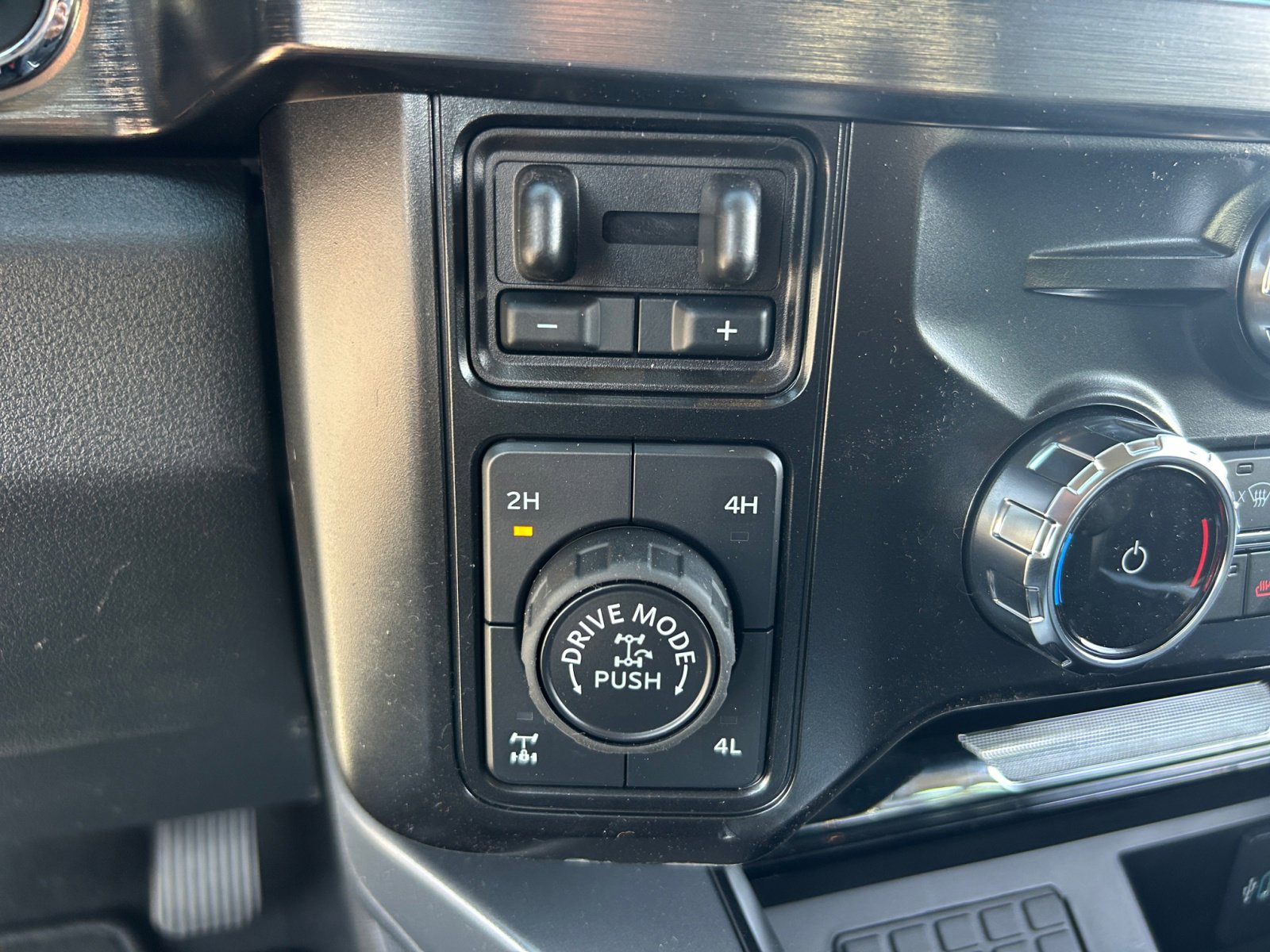 New 2025 Ford F250 Lariat w/ Lariat Ultimate Package image 31