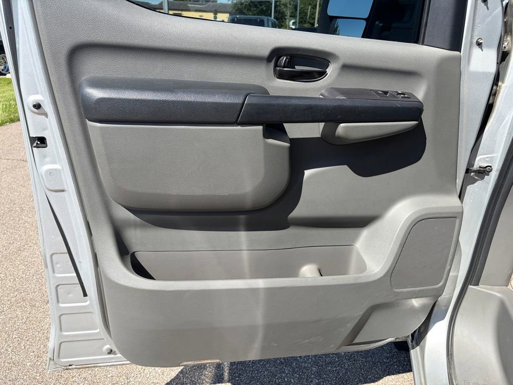 Used 2016 Nissan NV 3500 SL RWD image 9