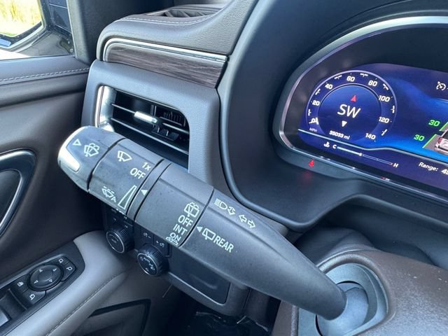 Used 2023 Chevrolet Tahoe Z71 w/ Luxury Package AWD/4WD image 12