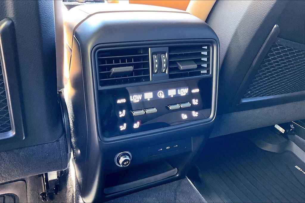 Used 2024 Porsche Cayenne Coupe image 18